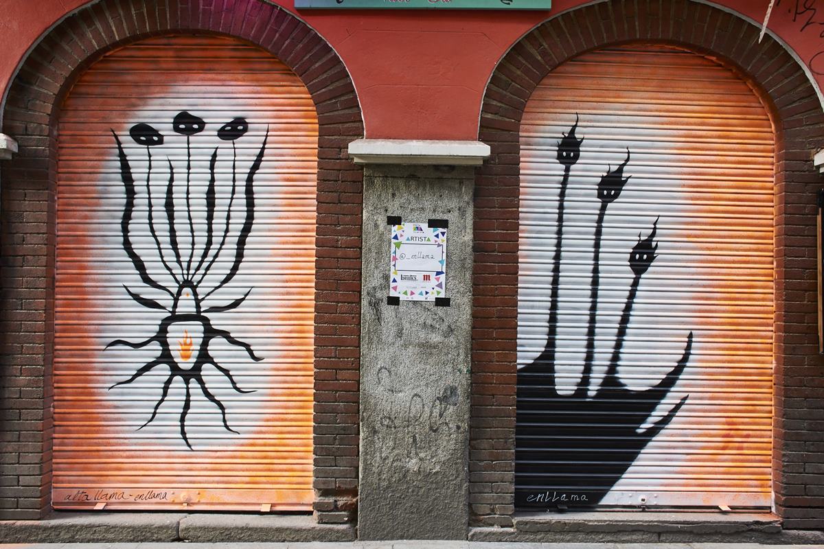 "Todos dicen que tenemos alta yama, porque te quema y no se apaga" (Miss Bolivia ft. Ali Gua Gua). Las entidades vegetales de enllama poblaron durante #pintamalasaña las persianas de El Kartel en San Vicente Ferrer