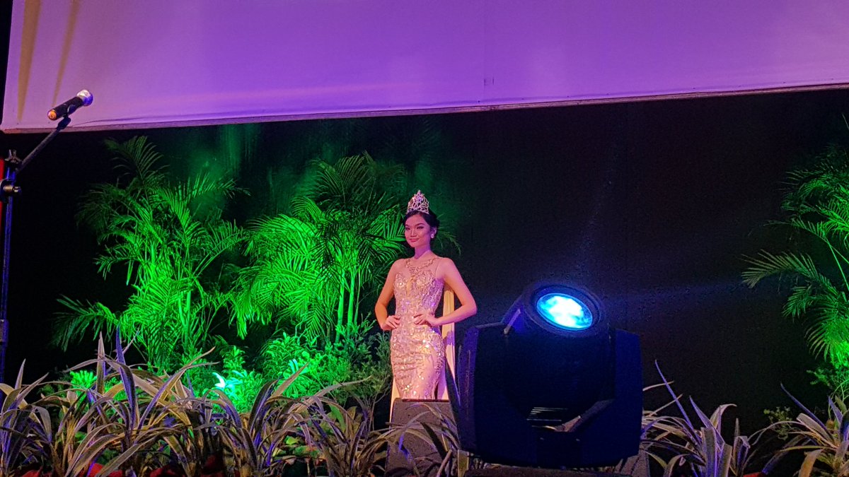 mrmsengmeet2018's tweet photo. Ms. Engineering Meet 2017 shines for her final walk.

#MrAndMsEngMeet2018
#EngMeet2018 https://t.co/tnfwBFkp32