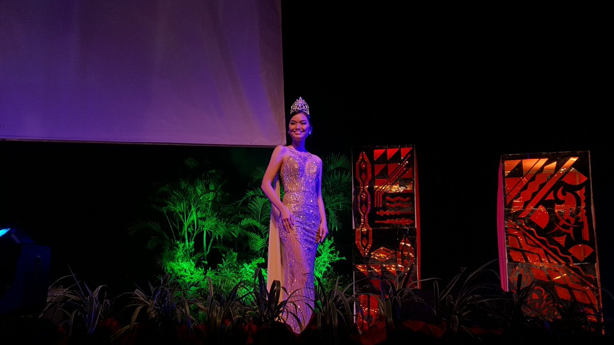mrmsengmeet2018's tweet photo. Ms. Engineering Meet 2017 shines for her final walk.

#MrAndMsEngMeet2018
#EngMeet2018 https://t.co/tnfwBFkp32