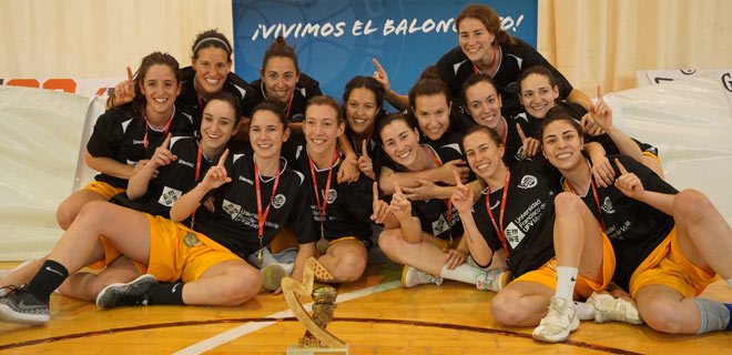 FBMadrid's tweet image. Pozuelo UFV, la fuerza del bloque

Así sabe mejor. El Pozuelo UFV partía a principios de temporada como el favorito de Primera Nacional femenina y cumplió el pronóstico proclamándose campeón, pero lo hizo luchando hasta el final, tras una temporada más d… ift.tt/2jdlb1I