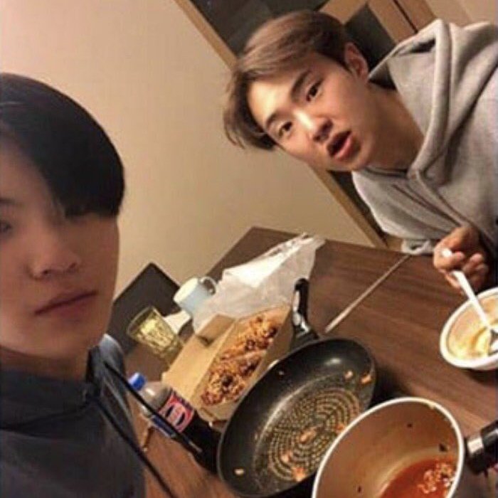 180424 The meaningful dinner date in the dorm. Bumzu, i thank you for looking up for them. May god bless you. This off-screen couple, hope you find the light and interact more in front of us 