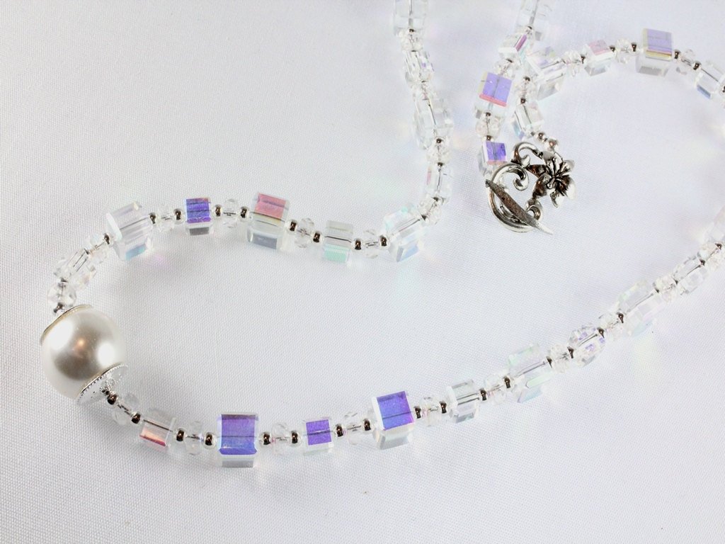 Crystal_Fantasy's tweet photo. Celestial Crystal AB Cubes Necklace with Pearl Focal https://t.co/54KaE0wqtv #jetteam #etsymntt https://t.co/4Uawl0cb2z