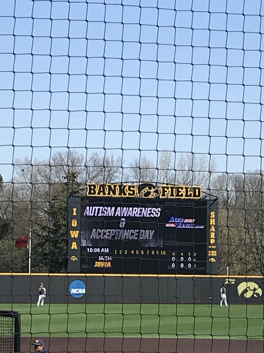 CougarsATC's tweet photo. Baseball #HawkeyeStyle today https://t.co/MedBT0pTkY