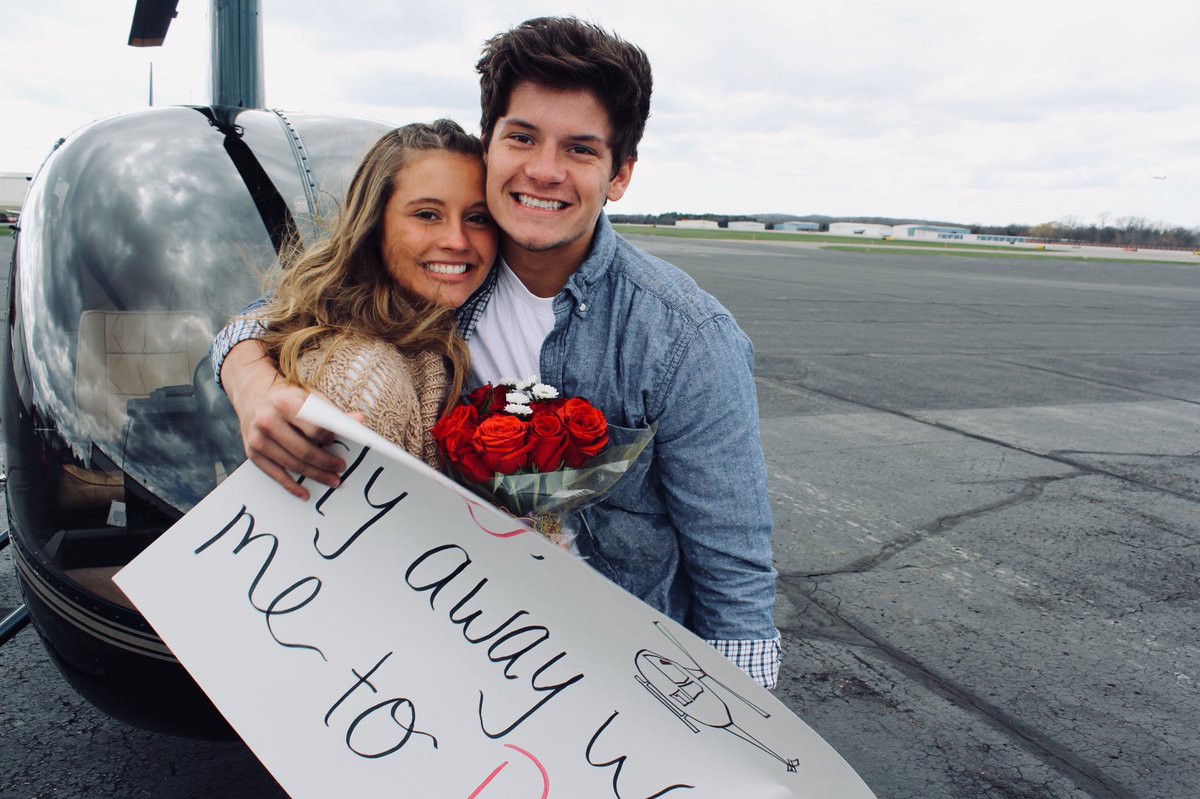 rileyrobinso10's tweet photo. Wouldn’t want to fly to prom with anyone else❤️ @batchhofcookies https://t.co/sWszxHEBgx