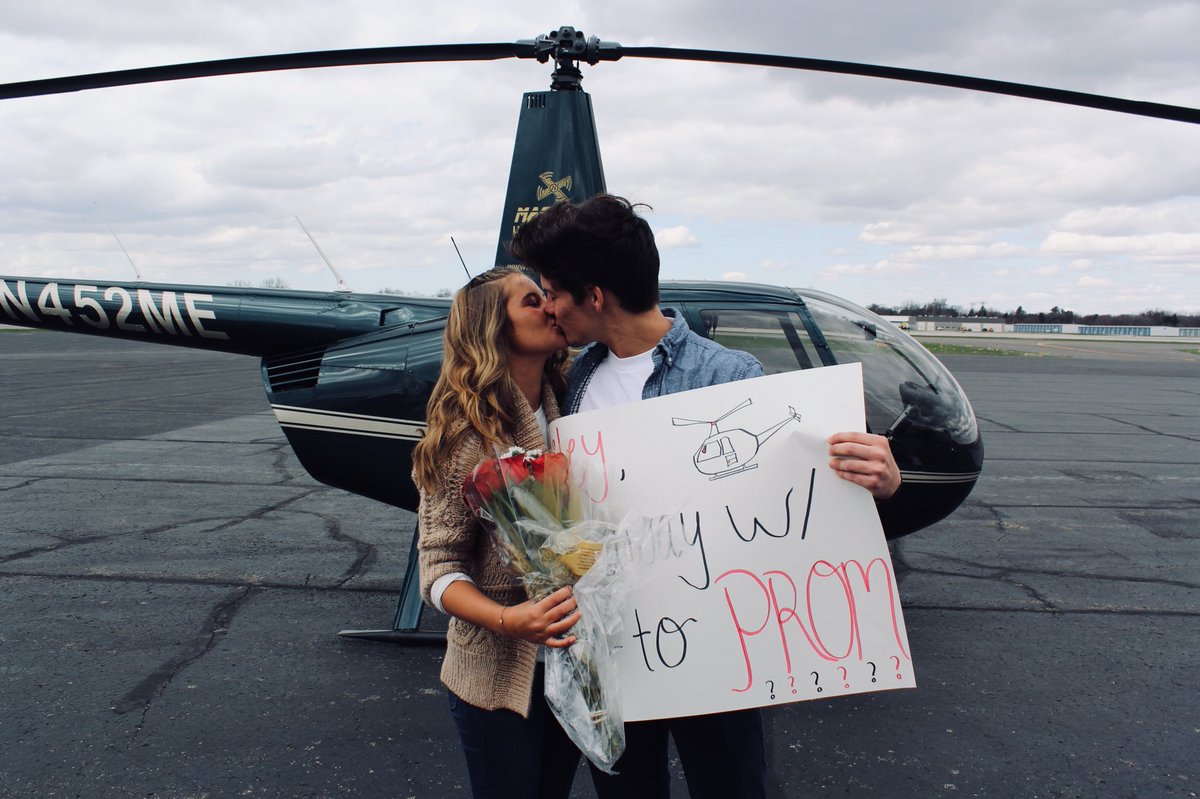rileyrobinso10's tweet photo. Wouldn’t want to fly to prom with anyone else❤️ @batchhofcookies https://t.co/sWszxHEBgx