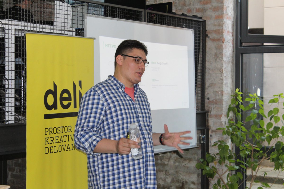 minthosting's tweet photo. Kolega @kutija u akciji! 😉 Hvala WordPress zajednici iz Niša na pozivu. Više fotografija možete videti na našoj facebook stranici.
#wpsrbija #WPMeetup #WPNis #WordPress https://t.co/dGM9IzOK37
