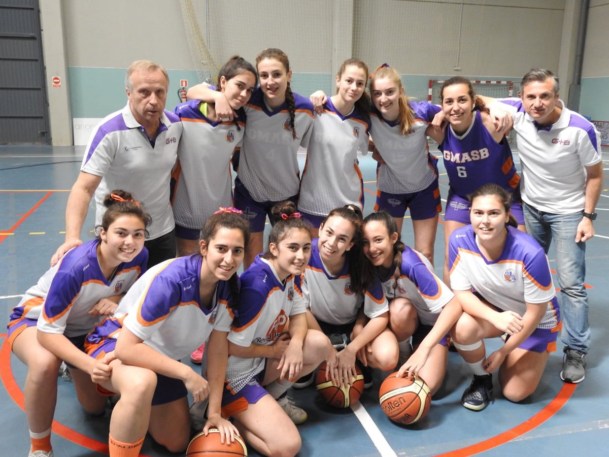 GomzNieto's tweet photo. Las Masaguis de @GMASB_ volverán a un nuevo Cto de España tras ser bronce en el #CADEBACF2018 conseguido con enorme esfuerzo ante rivales muy poderosos. Orgulloso de ser vuestro entrenador. https://t.co/p8G6wh3Upx