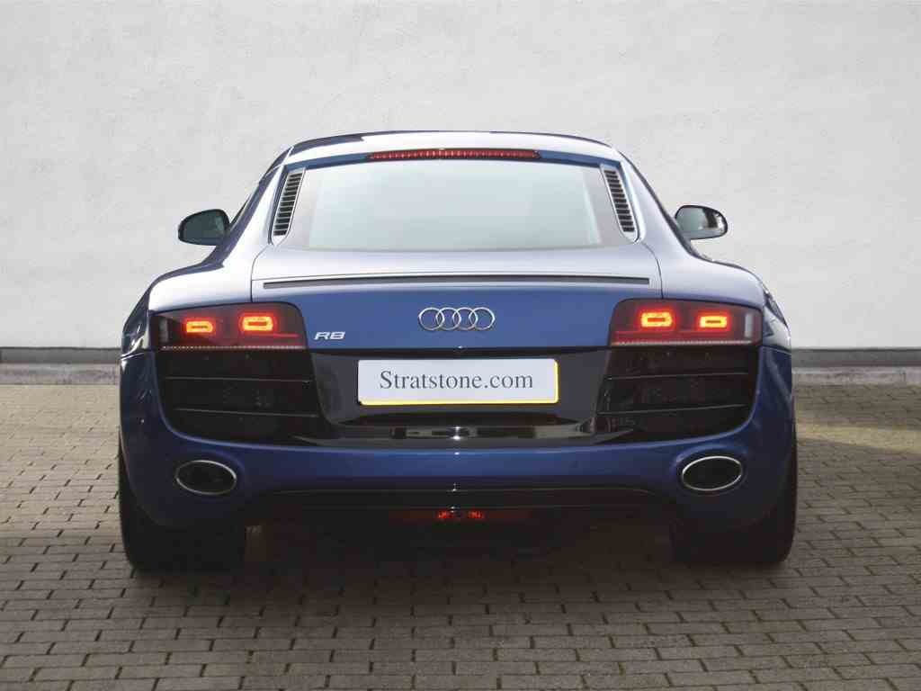 stratstoneuk's tweet photo. This Sepang Blue Audi R8 comes with the superb 5.2-litre V10 engine, pumping out over 500bhp. With Bang &amp; Olufsen Audio, Audi Magnetic Ride and Quattro all-wheel drive - it's the perfect blend of comfort, beauty and power. #SupercarSunday

 https://t.co/CAwwsJRza4 https://t.co/FgTuVelxyh
