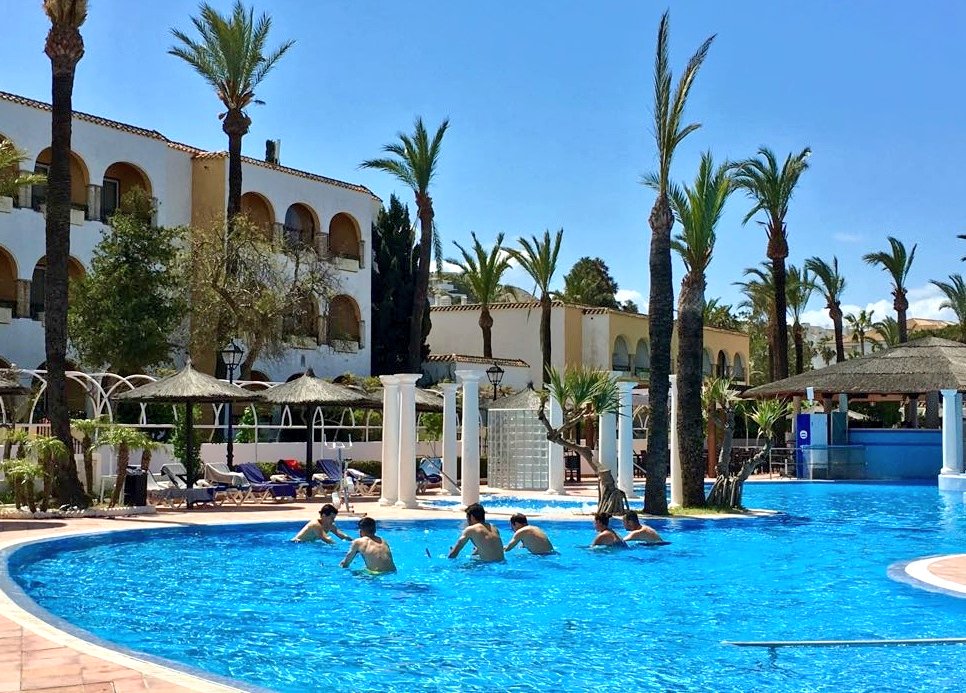 MariaConsuelo91's tweet image. Espectacular día en #MeliaAtlanterra, asi da gusto hacer #poolbiking @davidgalvany #MHI #costadelaluz