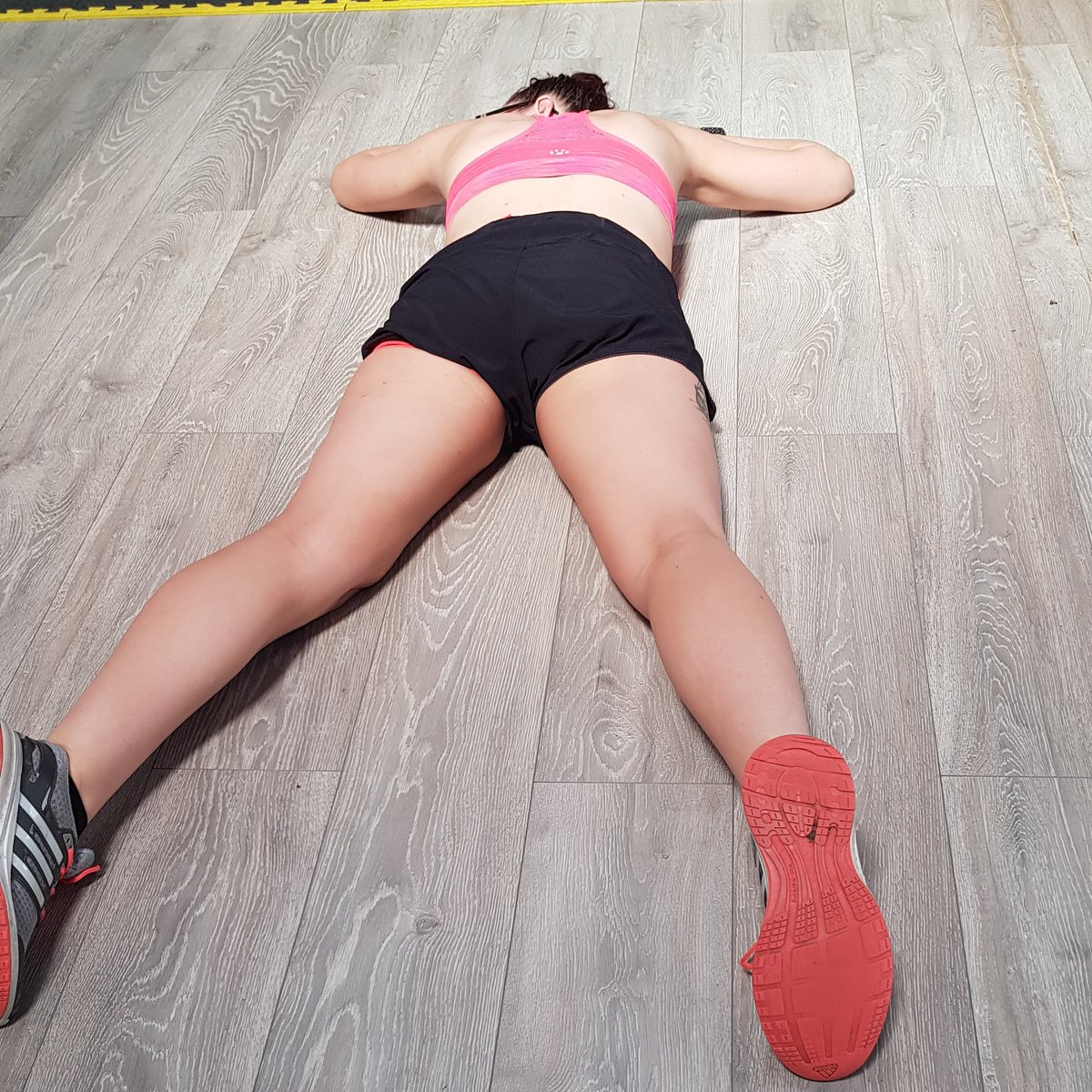 LaursMac's tweet photo. HIIT workout done, thank God the studio floor was cold! #hiit #cardio #ihatecardio #gym #fitness #nopainnogain #gymsecrets https://t.co/fWDQDXa4aI