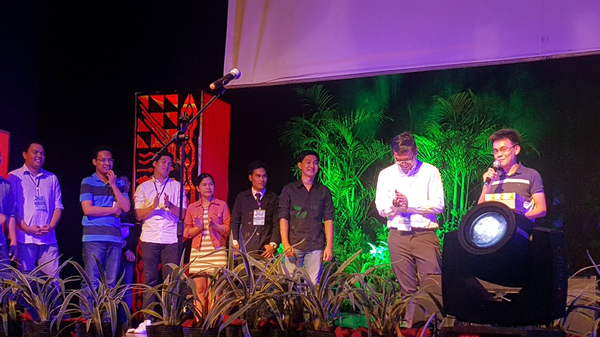mrmsengmeet2018's tweet photo. Turnover ceremony with @uperglb 
#MrAndMsEngMeet2018
#EngMeet2018 https://t.co/5jBVG0LvQM