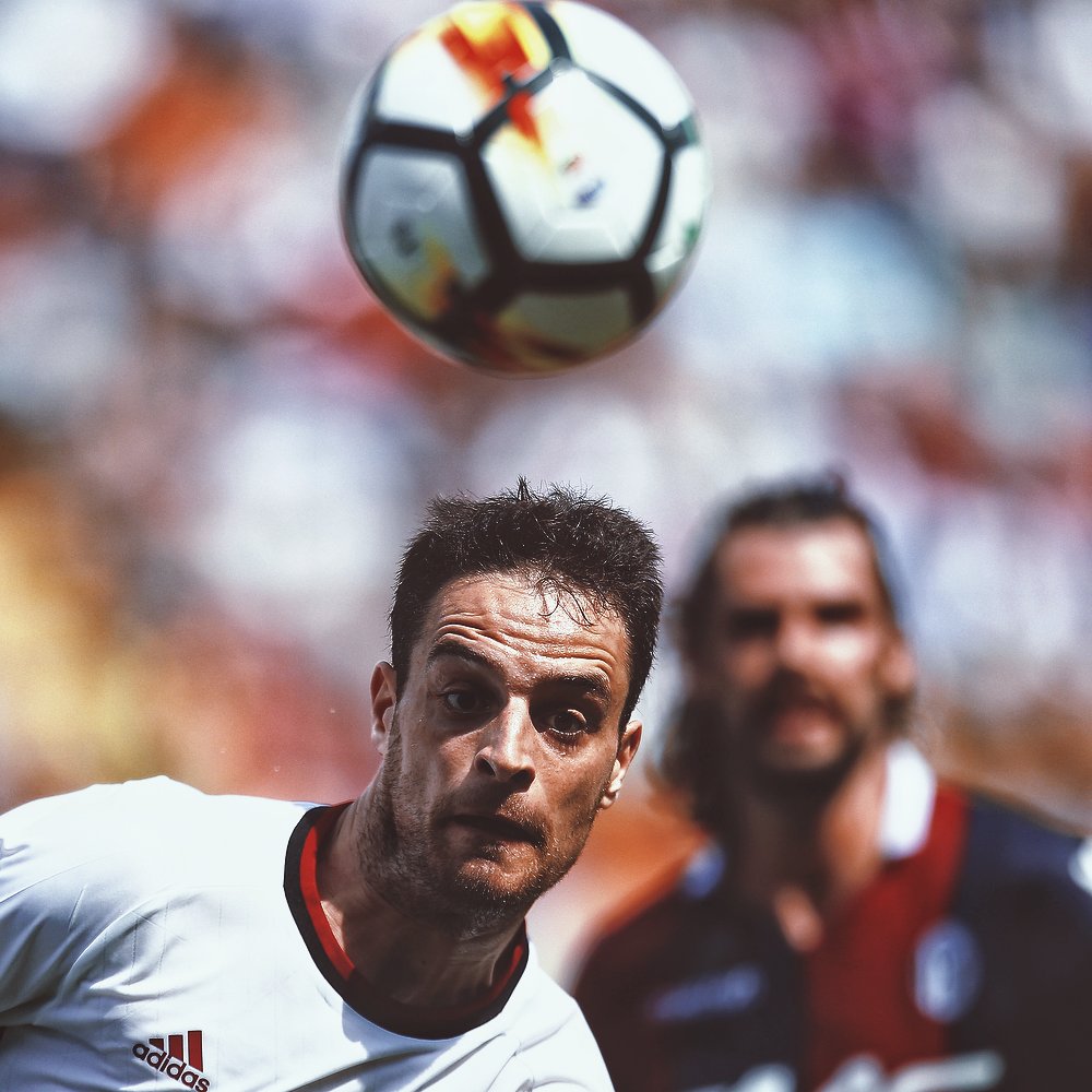 deztramilan's tweet photo. #BolognaMilan https://t.co/QbjhKUIm69