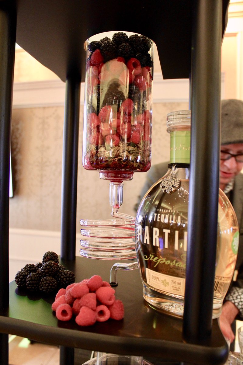 tonyatthetable's tweet photo. #TheHeizenberg created by superstar #mixologist, @adamseger, of @ipictheaters/@City_Perch at @BoozyBurbs’ #bbfoodhall at @BiagiosParamus in #Paramus. #boozyburbs #boozyburbsfoodhall #Heizenberg #iPicTheater #CityPerch #City_Perch #Mixology #TequilaSunrise @northjersey https://t.co/IXcXnFY1qm