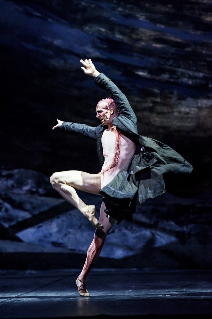 29 Nisan Dünya Dans Günü kutlu olsun! 

Uluslararası Tiyatro Enstitüsü tarafından modern balenin kurucusu, Jean-Georges Noverre'nin doğum günü; 29 Nisan, Dünya Dans Günü olarak belirlenmiştir.
San Francisco Ballet, Frankestein Balesi.