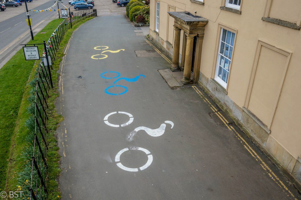Who’s behind the mysterious <a href="/letouryorkshire/">Tour de Yorkshire 🚴</a> bikes that keep appearing around #Bedale? @Officialbedale <a href="/Welcome2Yorks/">Welcome to Yorkshire</a> <a href="/BedaleMuseum/">Bedale Museum</a> <a href="/Bedalehall/">Bedale Hall</a> It’s a mystery! bedaleandvillages.wordpress.com/2018/04/29/who…
