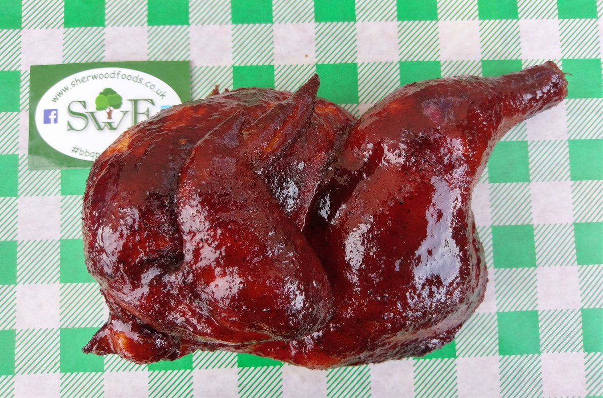 ArtustBBQ's tweet photo. Easy one for the @Charbroil Kamander. Empty water pan for indirect, just foiled for protection from drips.
325f with a chunk of cherry 🍒 wood.
Chicken halves rubbed up and on for 60 mins till internal reached 155f then glazed for final 10 minutes.
Pictures all with no filter. https://t.co/wOkTQeaBX6