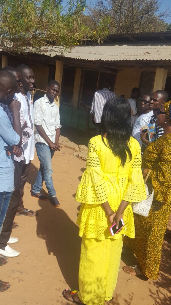 PrincessHalima_'s tweet photo. They provide courses, trainings, tutoring & mentoring session to students/children of all ages within the Mandinaba community. #gambia #gambiareads #fyen #fyenetwork https://t.co/2Rae6qpxH3