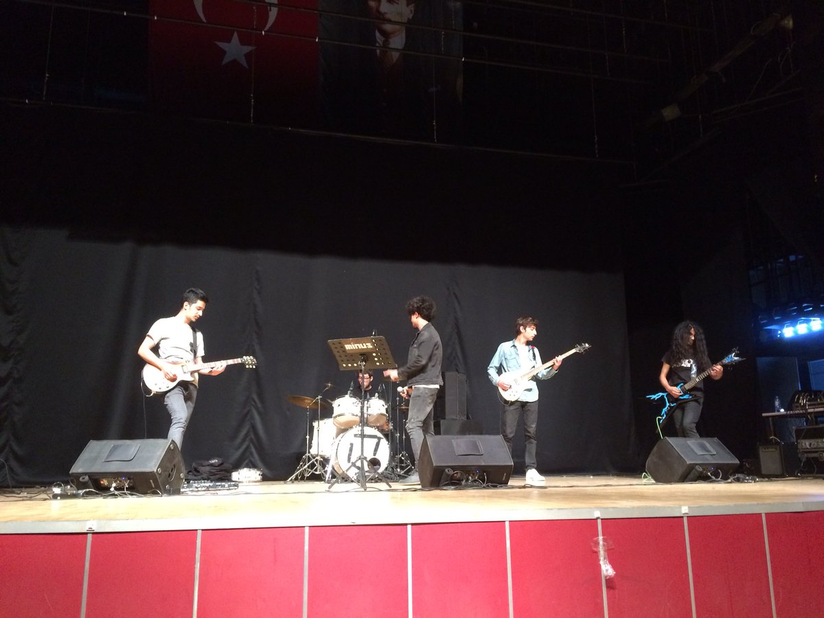 Grup KARBON sahnede! Konser devam ediyor... #KlüSinemadaKonser