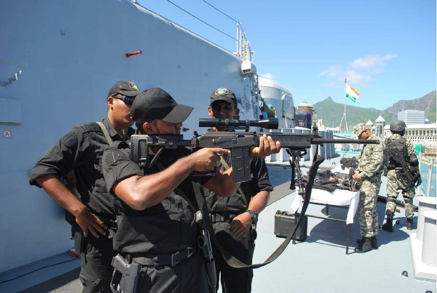 jaywankhadejrw's tweet image. MARCOS explaining foreign troops about their equipment 
@indiannavy #indiannavy #indiannavymarcos #marinecommandos #specialforces #frogmen