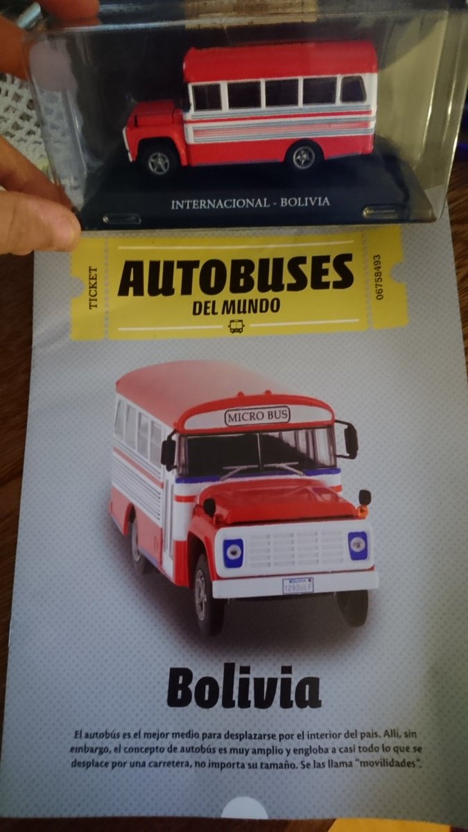 CiudadDeBondis's tweet photo. Aaaaaatención: para los que siguen la colección de los bondis #AutobusesDelMundo de @LANACION, el n° 13 se adelantó para este fin de semana, dado que el martes es feriado. https://t.co/Hb8y6ygnFH