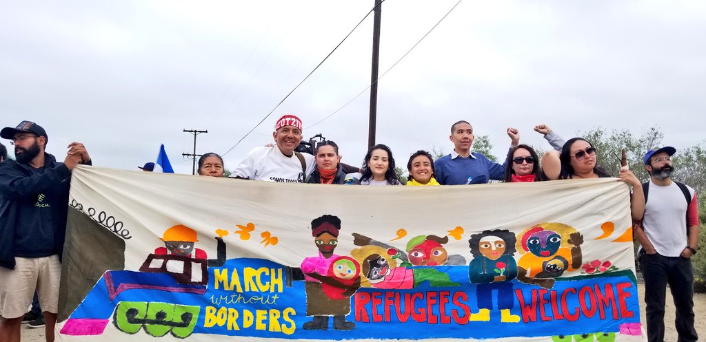 buell003's tweet photo. #RefugeesAreWelcomeHere from #BorderFieldStatePark & the #MarchWithoutBorders, #CentralAmericanCaravan 4/29/2018 #DemocracyWatchNews #mj https://t.co/Aek6X3RkmD