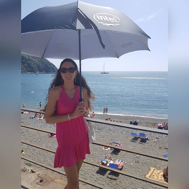 tania_marquez's tweet photo. Un #paseo veloz para ver el #mar.... con #proteccionsolar 50+ y con sombrilla!
#sun #sunny #sunnyday #verano #spring #summer #longhair #playa #beach #spiaggia #estate #primavera #ilovetravel #travel #destination #italia #bestvacations #italy #exploringt… https://t.co/R99FiJWbpn https://t.co/kvFPl18Y5g