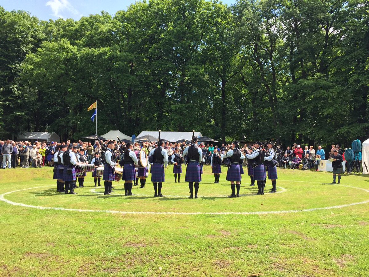 Keltfest's tweet photo. Op zaterdag 26 mei wordt in samenwerking met de #Novdb #Pipeband Organisatie de #Continental Contest georganiseerd, waarbij doedelzak bands strijden om de titel van Continental Pipe Band Championships 2018. Kom genieten van een prachtige #Schotse traditie. https://t.co/7LaqA5aXTo