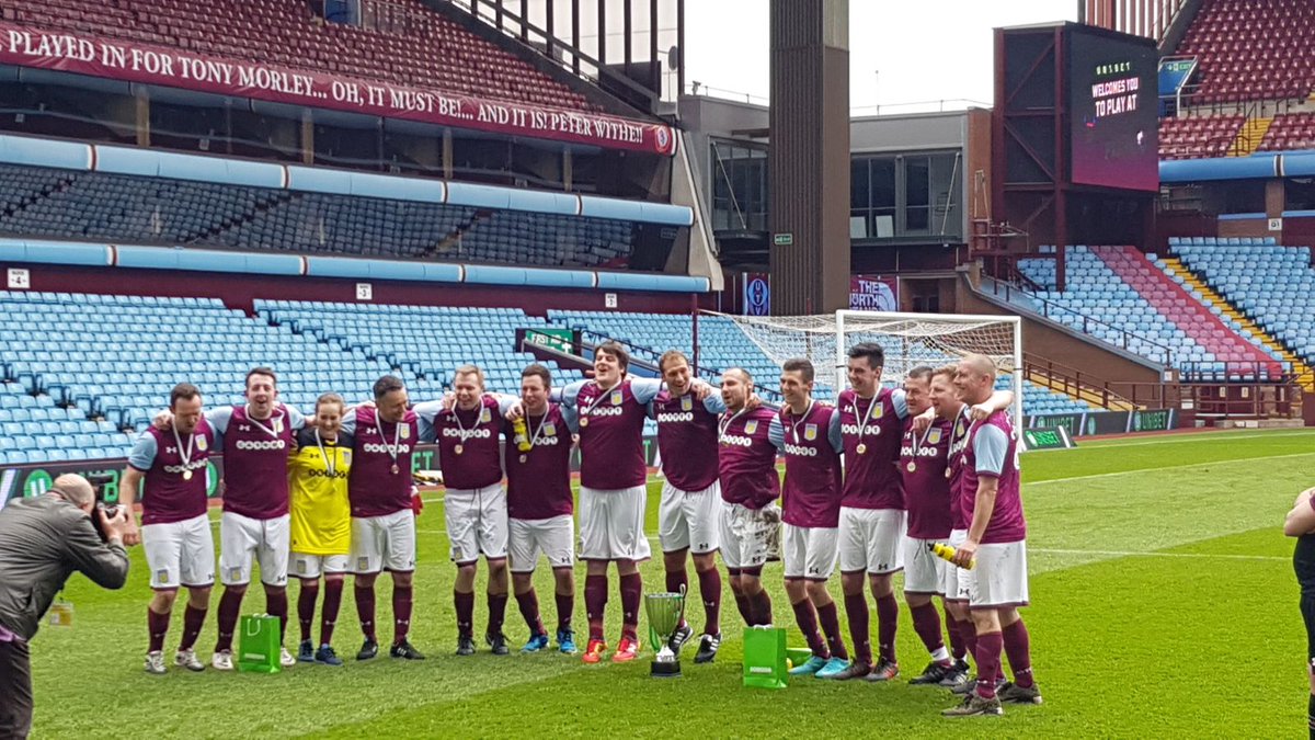 Leannejp90's tweet photo. Had an amazing day ath @AVFCOfficial! Thank you @unibet for the #BettorExperience. Representing the girls! Thanks to all the blokes for looking after me and to captain @StanPetrov19. Unlucky @DionDublinsDube but we ruled the pitch 🤣 https://t.co/npZ3qgYMCt