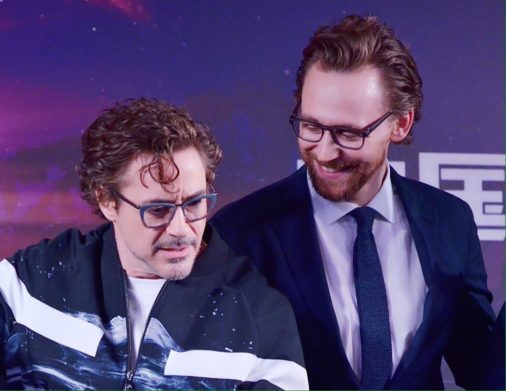 idontc3are's tweet photo. I relate to the way tom looks at the cast https://t.co/ZOXPk89203