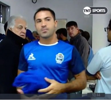SanSerranoGomez's tweet photo. La cara de Crespi y la cara de Rinaudo lo dicen todo. ¿Quién no quería que se juegue el partido? ¿#Boca, que mañana sale para Colombia para jugar por Libertadores? ¿O #CGE #GELP? https://t.co/5YjiJAEWBF