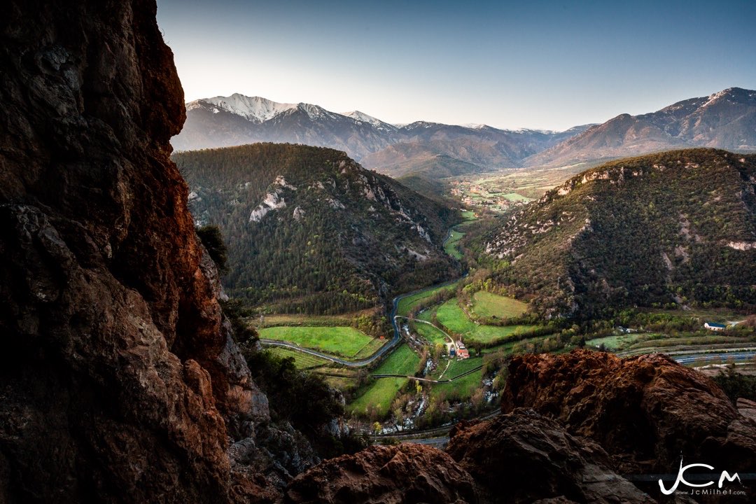 JcMilhet's tweet photo. Photo du dimanche !
#Canigó et Vallée de la #Rotja, depuis Villefranche de #Conflent. #Pyrénées. https://t.co/Ayz4pqP9cc
