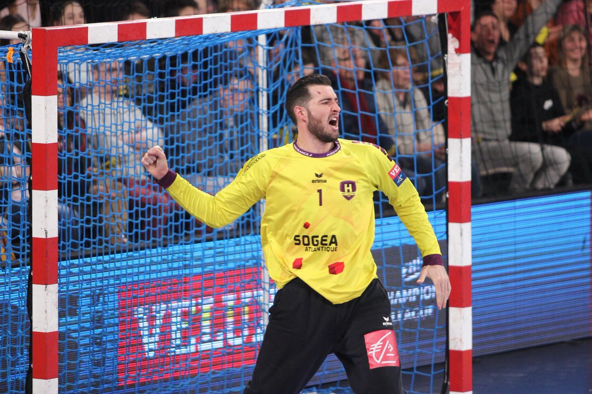 FrRebouh's tweet photo. 🎉 Enooooorme ! Le @HBCNantes se qualifie pour le #VELUXEHFFINAL4. Et de quelle manière !!! CHAPEAU !!! Quelle fierté pour #Nantes et les Nantais 💪 Et c'est pas fini. RDV au prochain tour pour transformer l'essai parmi les 4 meilleures équipes européennes #onycroit #ToMakeHstory https://t.co/WA0U84SpaS