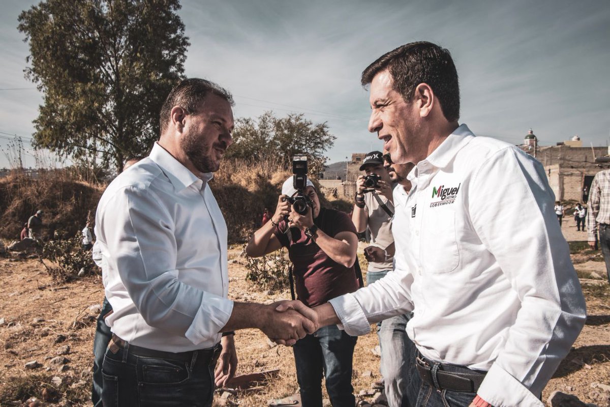 micasrey's tweet photo. Estoy muy contento de caminar junto a @AbelSalgadoP próximo Presidente Municipal de Zapopan y @mariana_fdzr que será nuestra Diputada Local por el Distrito 10. #VamosJuntos #ConstruyamosJuntxs #TúMandas https://t.co/0wuGwoMeBq