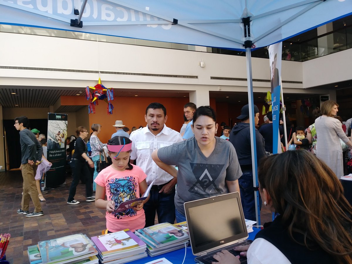 EducaDPS's tweet photo. Festejando el Día del Niño en el Museo de Naturaleza y Ciencias de Denver y trabajando en equipo… claro es, Educa Radio y las Escuelas Públicas de Denver con recursos educativos para nuestra comunidad. https://t.co/Kfink57lvj