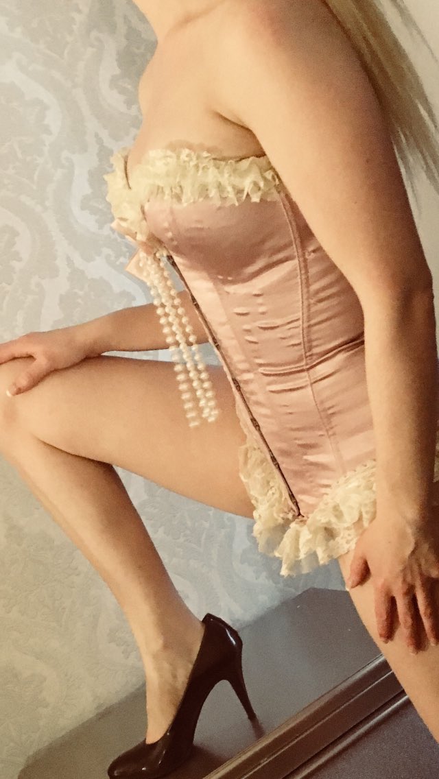 QueenJulia20's tweet photo. @dominatrice #paypeg #vipfavours #addictlatex #latex#Toronto#montreal#moneymiss #peg https://t.co/O1fjqqJtId