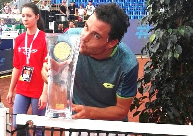 elSuperHincha's tweet photo. #Tenis🎾 Marco Cecchinato conquista su 1er Título #ATP en #HunOpen 2018 tras batir a John Millman por 7-5, 6-4.

#HungarianOpen #Tennis #ATPBudapest https://t.co/LnDLYsUiXJ