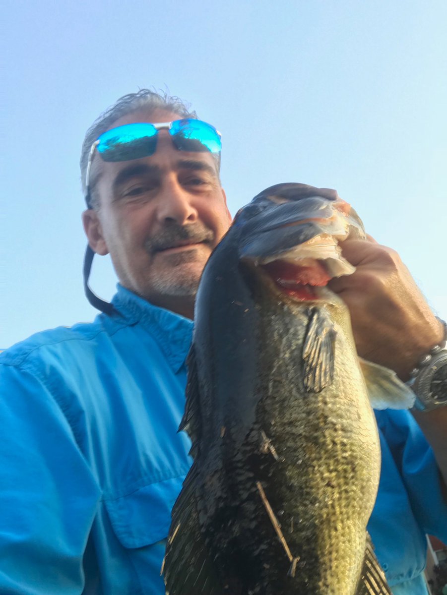 GMR_NYGFAN's tweet image. This 3.5 pounder and 2 more largemouth and a peacock today 4 fish =9.5 lbs. Not a bad Sunday morning. #fishinwithg #jackslures #darcizzle #gli