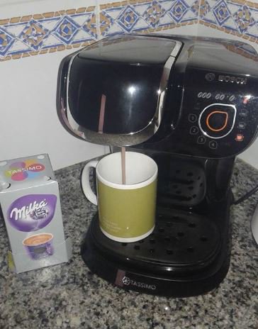 ElizabethAzcar3's tweet photo. #ComparteTassimo @trnd_es Preparando unos deliciosos chocolates Milka para la familia que ha venido de visita 😋 https://t.co/UMpuEu41LL