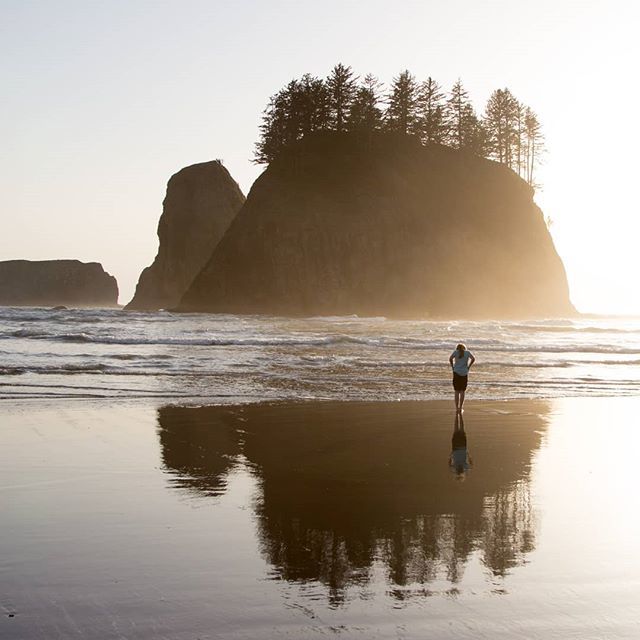 angelatravels11's tweet photo. Barefoot in the sand. 
Waves crashing.
Warm sunshine. 
Tides rising.
Summer is around the corner.
.
.
.
.
.
#pnwonderland #thatpnwlife #visitpnw #pnwoutdoorwomen #herpnwlife #optoutside #rootsrated #theoutbound #ourcamplife #trustonthetrail #playoutside #wildernessbabes #she… https://t.co/xLT6r1LXus