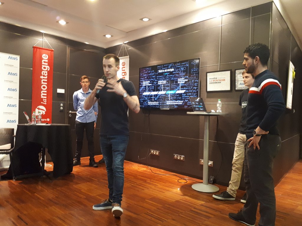 Yann_FP's tweet photo. Au tour du projet "Experience" le problème ce n'est pas le contenu de l'info mais cmt se rapprocher des plus jeunes par les usages #mediackathon @cmarginier @ThomasGoumarre https://t.co/eKlid4kDIT