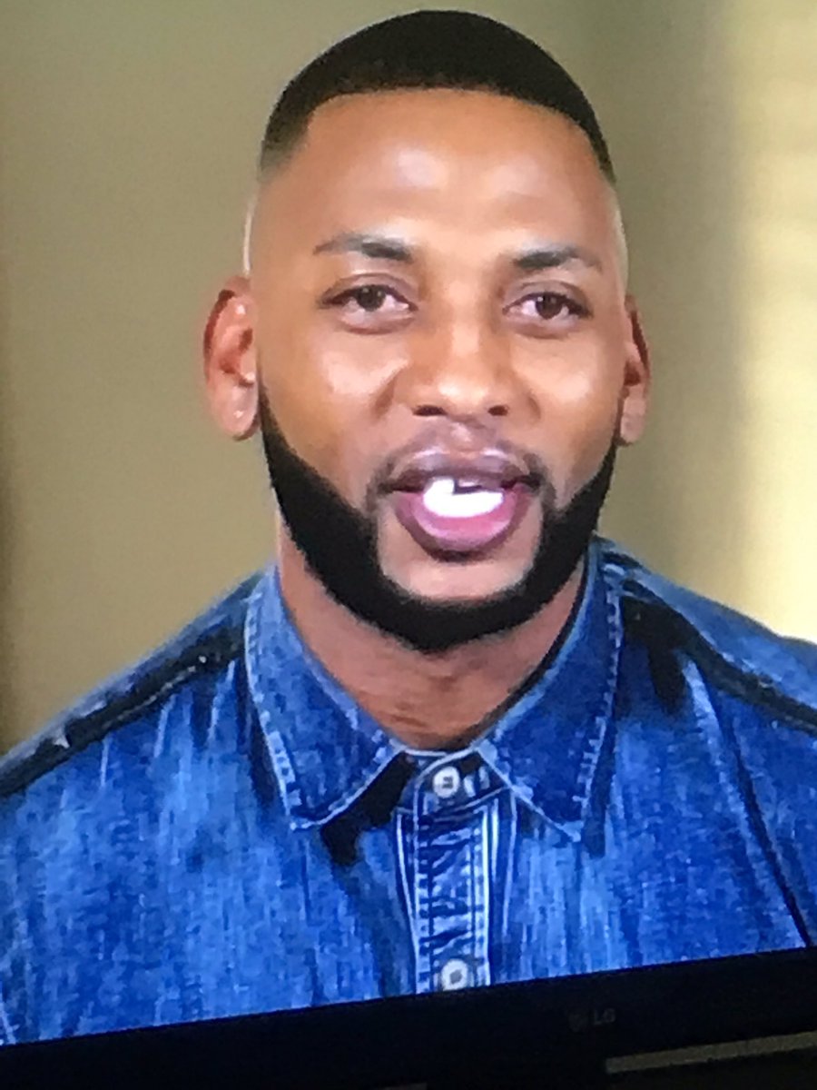 zuluphill's tweet photo. #DateMyFamily they must date so the first relationship goal is a Dentist https://t.co/UxdZl4GmKC