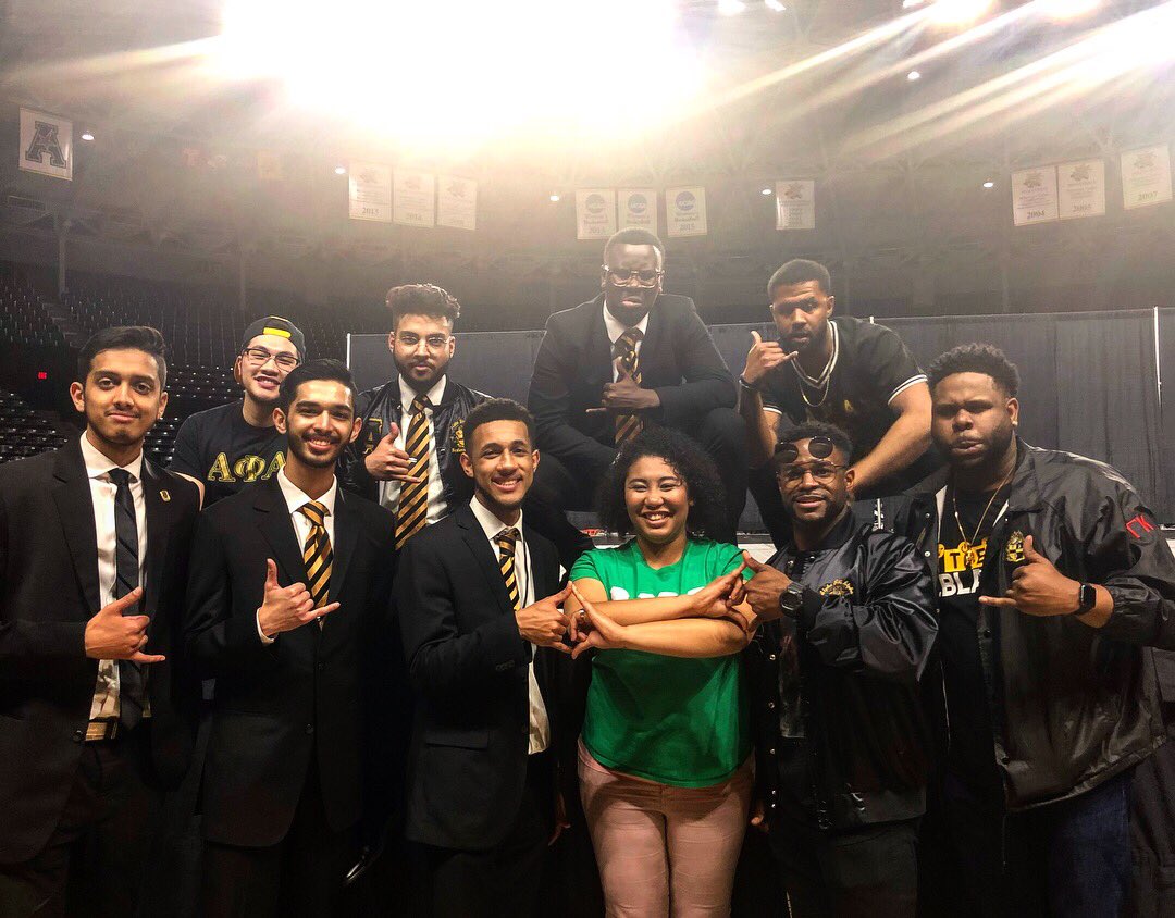DELTAMUALPHAS's tweet image. When it comes to being FIRST that’s definitely something that the Delta Mu Chapter of ΑΦΑ is known for. Congrats to wining First Place in the 2018 Shock The Yard Step Show and bringing home that $1000 prize!  WE RUN THE YARD 🤙🏾🦍🏆
#DeltaMu #ShockTheYard #ScholarsMakingDollars