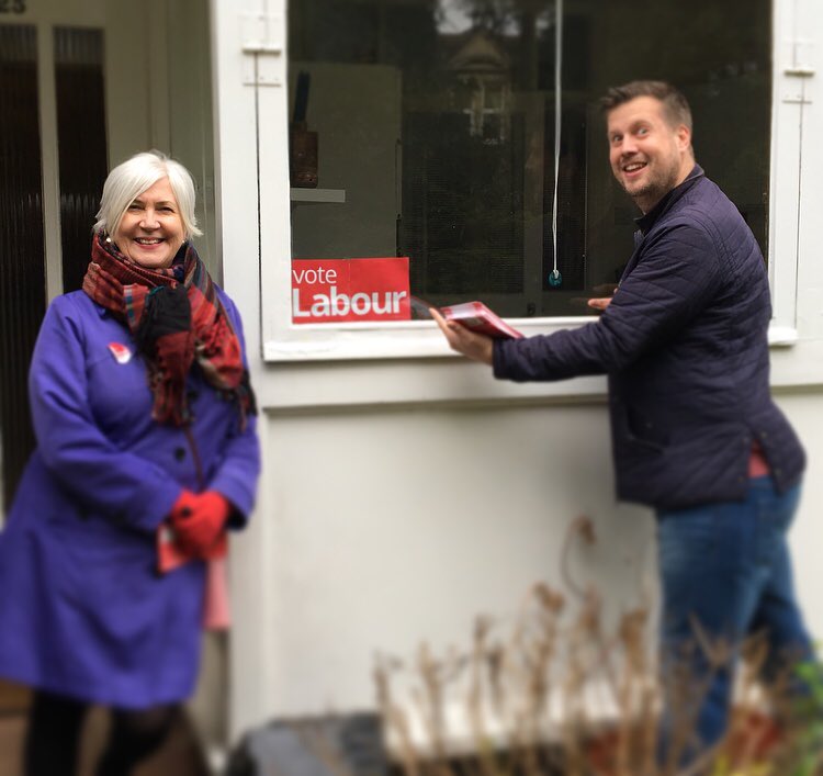 Final #LabourDoorstep of the day complete! A great response in #eltham south for our top team <a href="/tley1985/">Tom</a> <a href="/SueClinton5/">Sue Clinton</a> &amp; <a href="/Pacelli1958/">Pat</a>...- a special mention to the amazing <a href="/_connorfrench/">Connor French</a> who runs the best boards ever! #votelabour 🌹<a href="/ElthamLabourPty/">Eltham Labour Party</a>  <a href="/UKLabour/">The Labour Party</a>