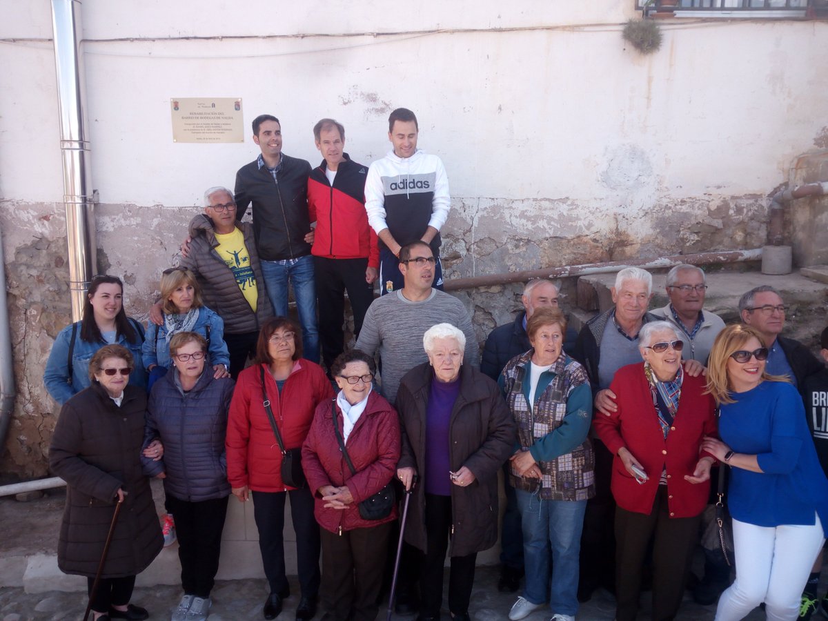 AytoNalda's tweet photo. La inauguración de nuestro Barrio de Bodegas, de la mano del legendario Abel Antón, precedió ayer la carrera. Gracias a tod@s por asistir! #Nalda #islallana #Barriodebodegas #Rehabilitación #Patrimonio #Cultura https://t.co/UF1FCv6kYK