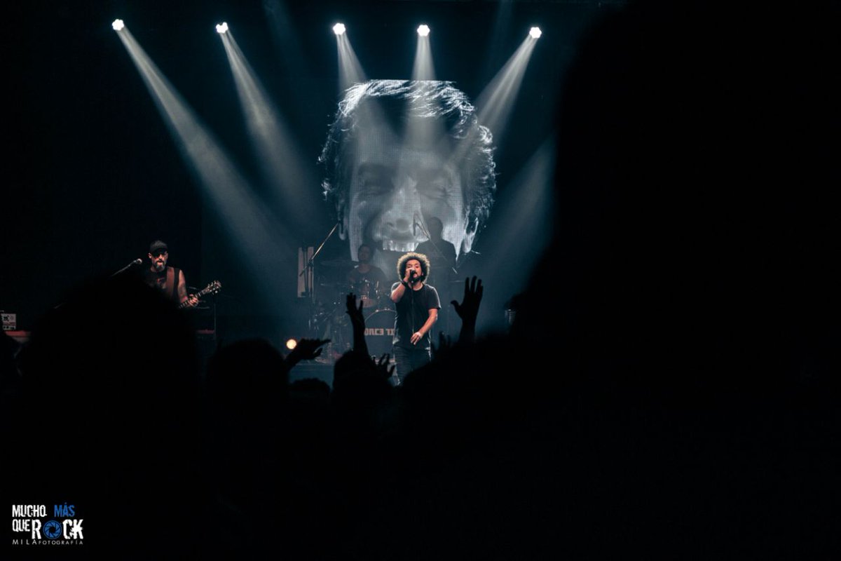 #CoberturasMMQR 📝📷
@OnceTirosComUy brindó un gran show en el <a href="/TeatroVorterix/">Teatro Vorterix</a> y ahí estuvo <a href="/milaanrs/">cami</a> junto a <a href="/bichode_ciudad/">Enzo</a> para traerse tremenda crónica e imágenes y que uds puedan revivir está noche!

👉 Entrá a nuestra web y disfrutalo! muchomasquerock.com/nos-costo-bast…