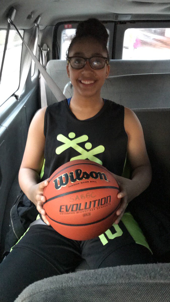 Butterfly_Beals's tweet image. It's in her DNA 🏀🙌🏽 #stayhumble #studentathlete #recball