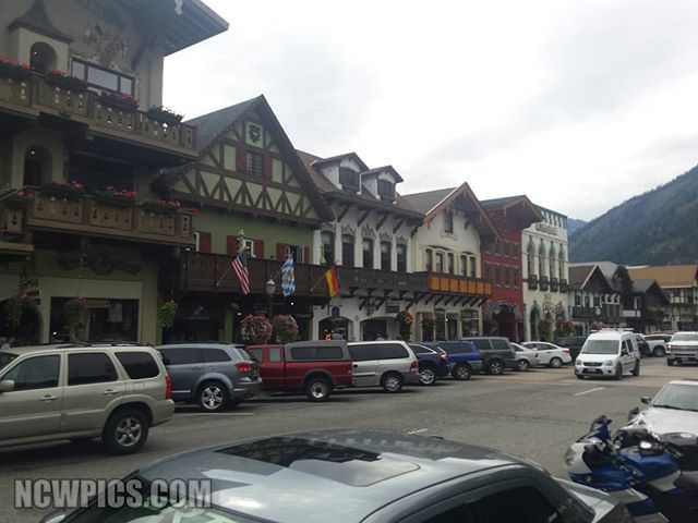 ncwpics's tweet photo. #Downtown #Leavenworth, #Washington! #shopping #eatout #Bavarian #village #NorthCentralWashington #NCWpics #NCWlove https://t.co/10u85ztGeG https://t.co/DdRiLjIykd