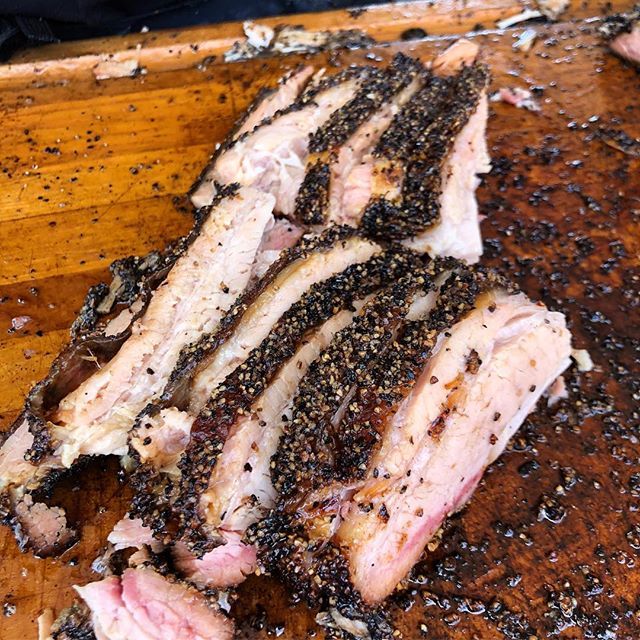 grill_momma's tweet photo. Now that’s some pork belly from @roegelsbarbecue!  That classic peppery bark must mean I’m in Texas.  Roegels served this up at @houbbq but you can get it at their place anytime! https://t.co/2HfzdqBOek https://t.co/AE17iDBJbx