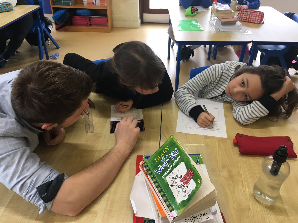 3rdclassGETNS's tweet photo. Learning about plants and engaging in shared report writing today 🌺🌸🌼🌱🌳🌹🌻🍁 #getns #teamwork https://t.co/YhdxZeoTR1