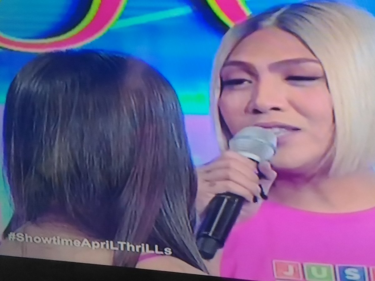 WalastikRomance's tweet photo. Bkt hinahanaphanap kn
ng sistema q? @vicegandako
s pgtulog q ikaw p dn laman g isip q
ayaw qng mhalin k pero
mahal n nga yta kita
ayaw qng ibigin k kya lng
iniibig n yta kita
Ano n nga b Jaki? @jaki_gonzagaa

#ShowtimeSamaSummer https://t.co/q3T4zArhi1